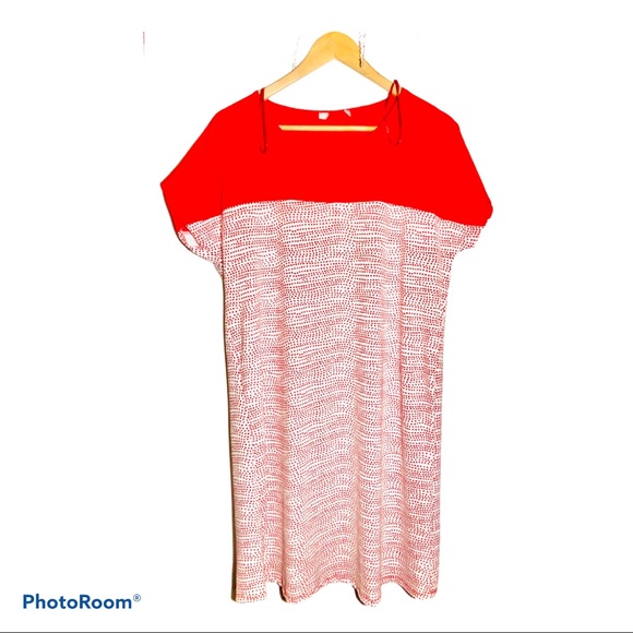 ✨FREE FOR BUNDLE RED and WHITE SHORT SLEEVE DRESS - Picture 1 of 3